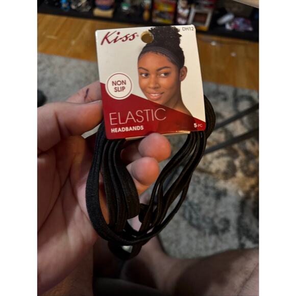 Studio selection, spa headband, wrap, scarf brushes, claw clips and more - Picture 10 of 16